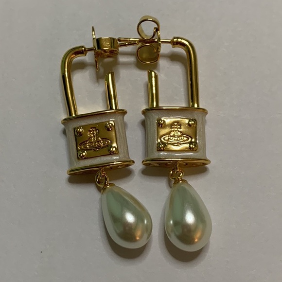 Sold out Vivienne Westwood lgold padlock pearl drop earring - Picture 3 of 7